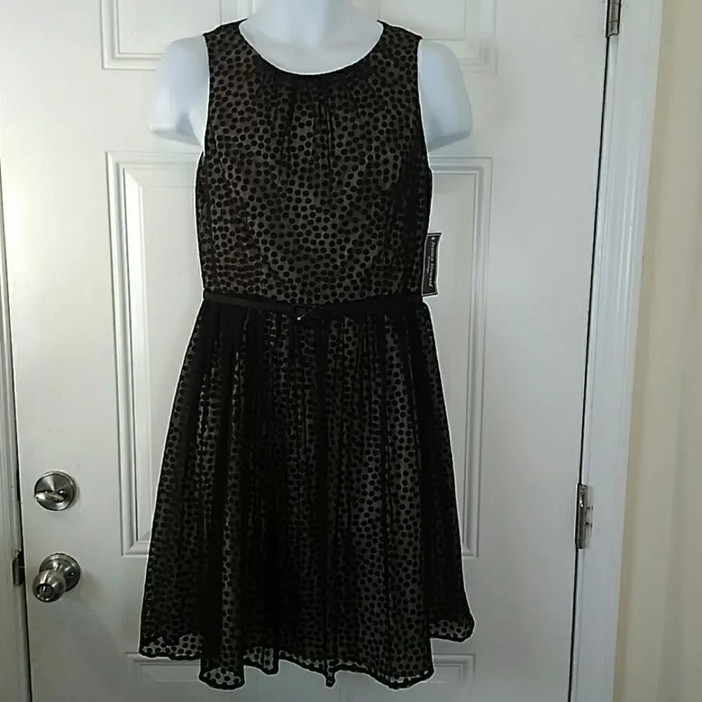 Jessica Howard belted black and nude dress
